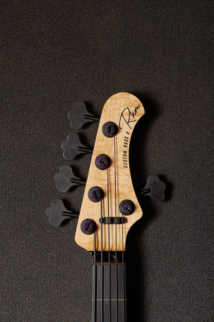 Janek Bass 3