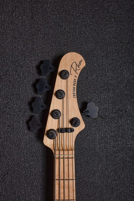 Janek Bass 2
